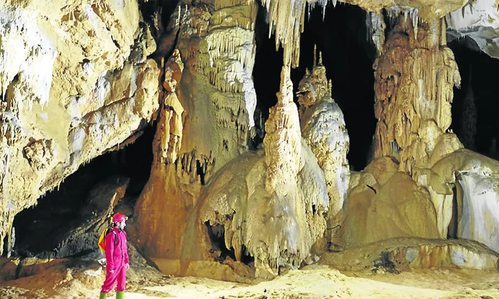 Cavernas de Leo