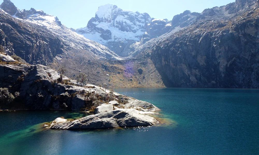 Explora la Laguna Churup | Naturaleza Pura en el Huascarán