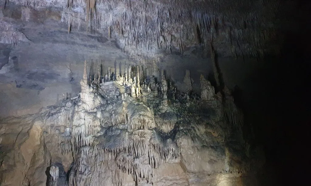 Cavernas de Leo