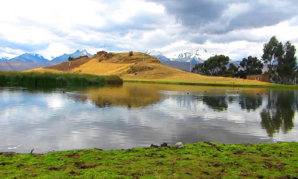 Willcacocha Panorámico: Trekking con Vista a la Cordillera Blanca