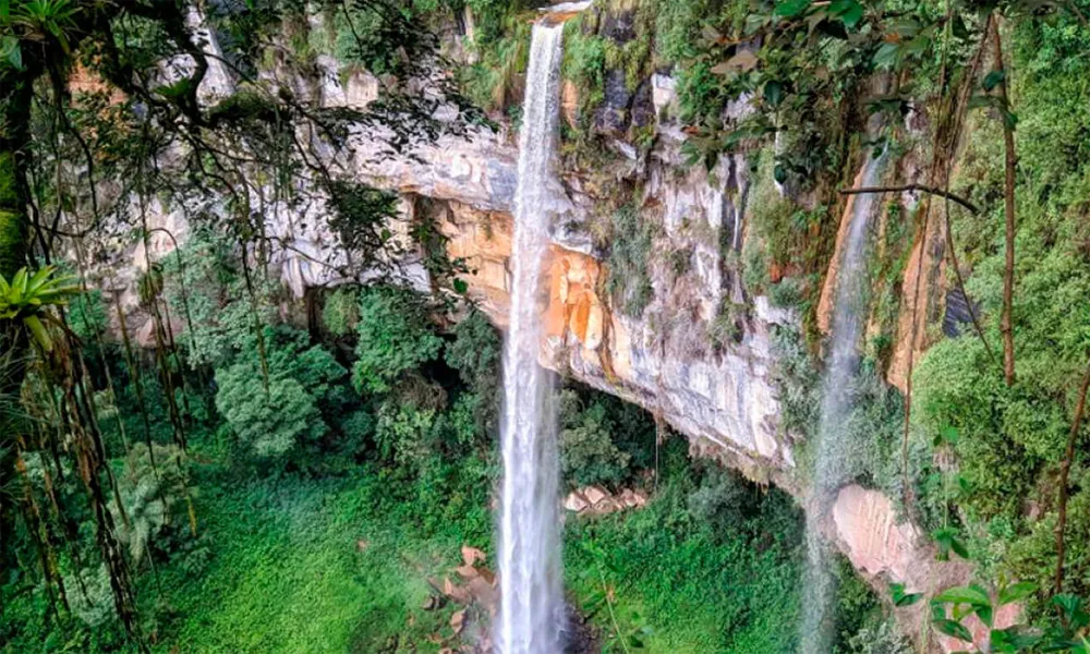 Catarata de Ahuashiyacu de Noche (Tarapoto – San Martín)