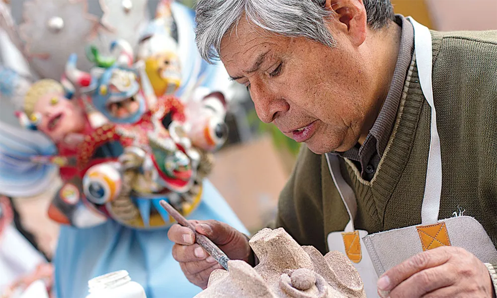 Elaboración de Máscaras para Festivales Andinos