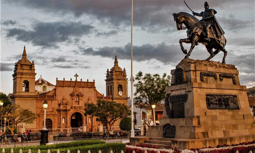 Guía completa para explorar el complejo arqueológico de Vilcashuamán