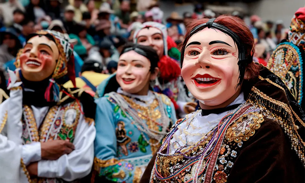 Elaboración de Máscaras para Festivales Andinos