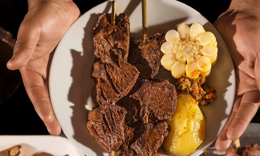 Anticuchos, picarones y emolientes