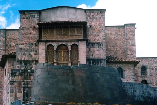 Descubre los requisitos para ingresar a Perú y los lugares turísticos más importantes como Machu Picchu, Lago Titicaca y la Amazonía.