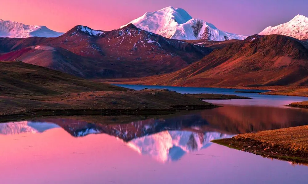 Lagunas De Agua Rojiza En Apurímac
