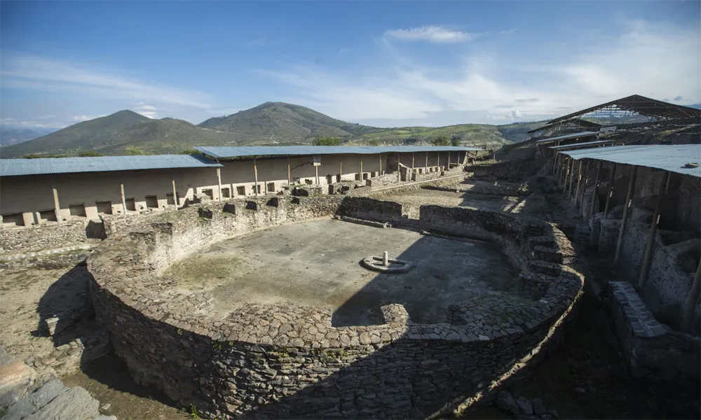 Los Wari y la Primera Expansión Imperial Andina