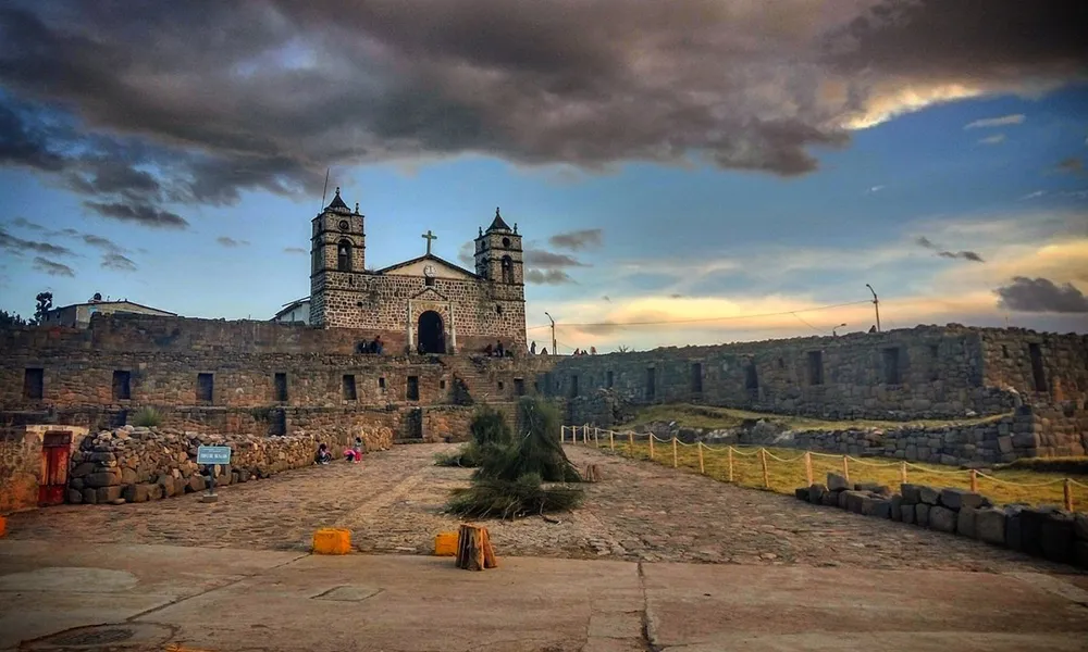 Ruta de Vilcashuamán y el Templo del Sol
