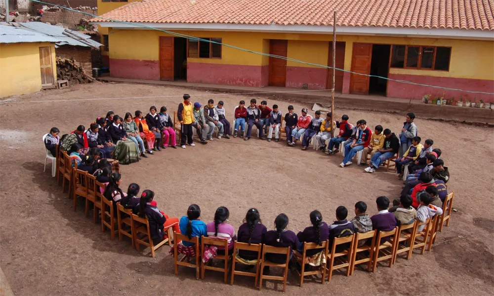 Visita a escuelas rurales andinas