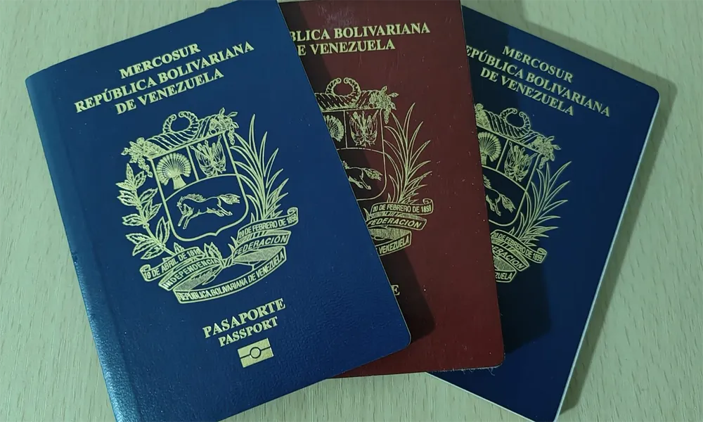 Cómo viajar a Perú desde Venezuela en 2025: vuelos Caracas–Lima, escalas, rutas terrestres, requisitos migratorios y consejos útiles.