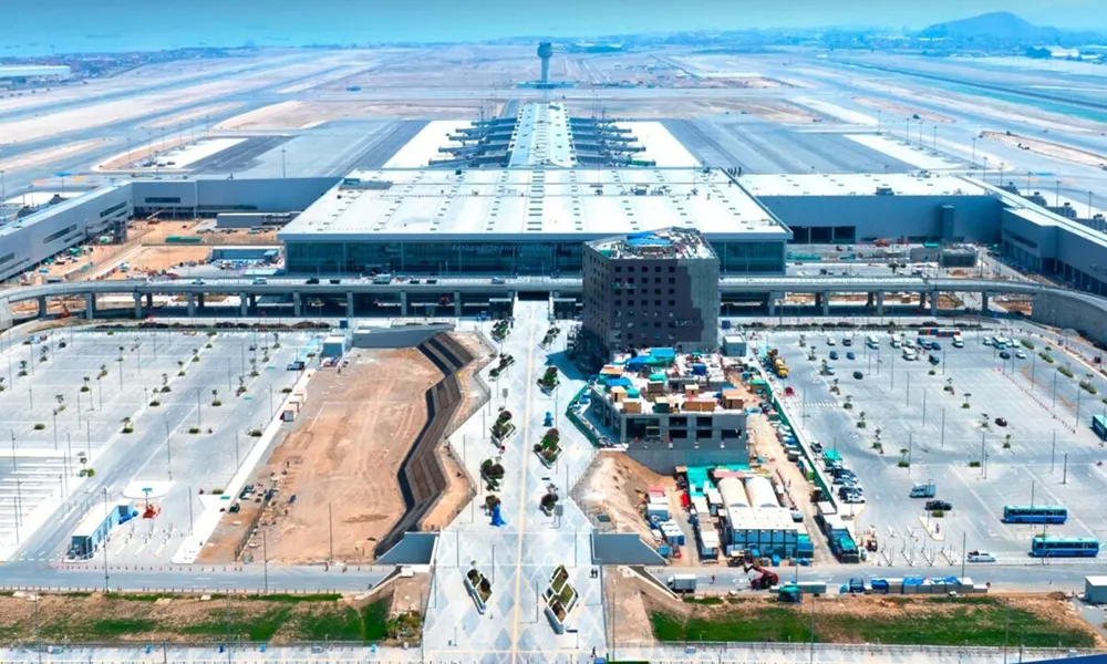 Turista Italiano Llegando al Aeropuerto Jorge Chávez: Guía Completa para No Perderse