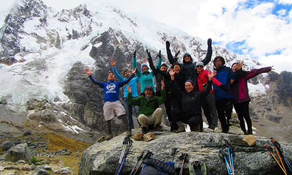 Uso de bastones de trekking en el Salkantay