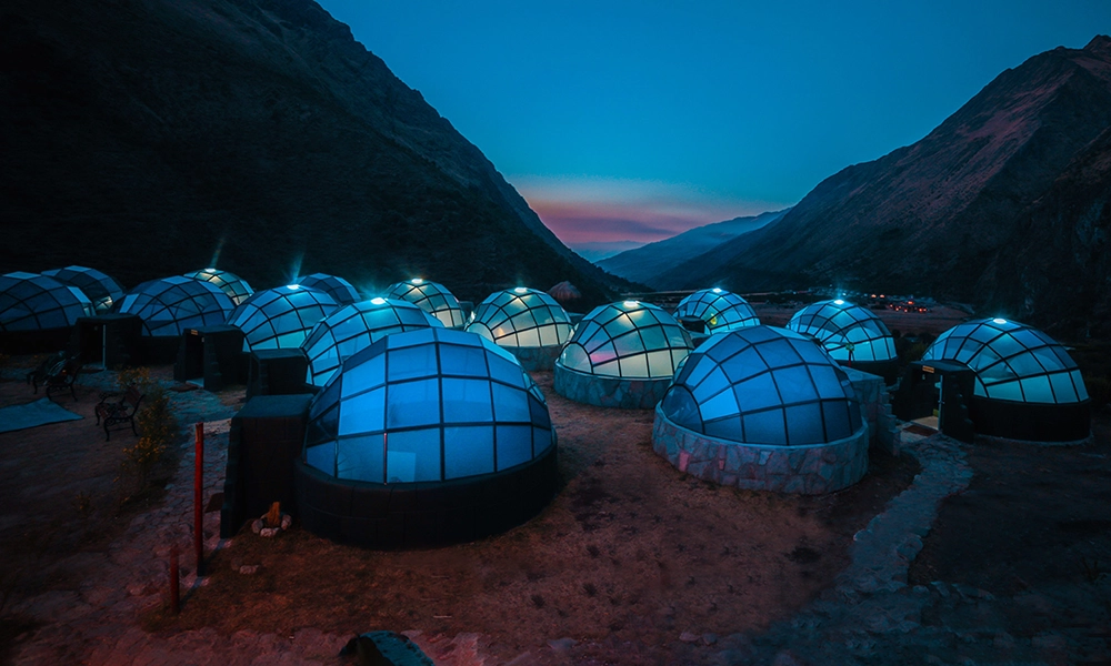 Accommodation in glass domes or “glamping” in Salkantay