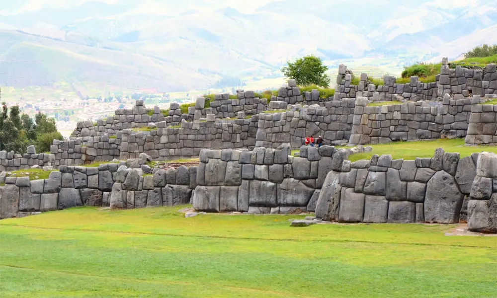 Sacsayhuamán a pie desde Cusco: la caminata panorámica y sus mejores paradas