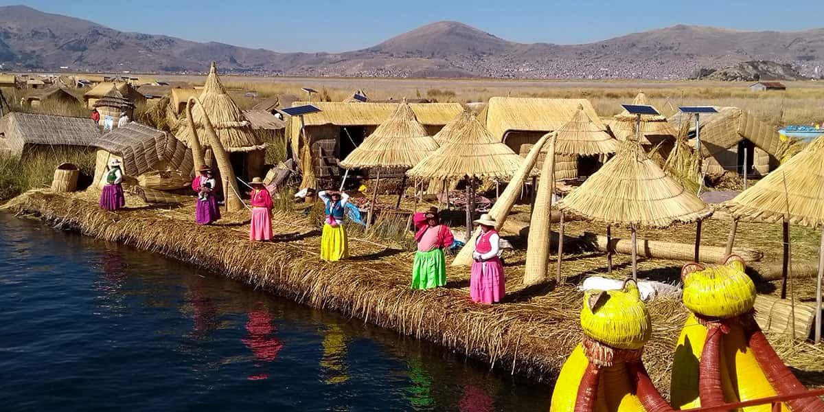 Navegación y transporte en el Lago Titicaca