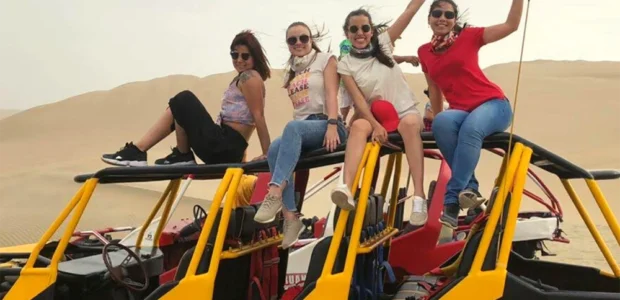 Paseo en Tubulares y Sandboarding en Huacachina