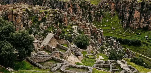 Alojamiento en T’aqrachullo en Espinar Cusco el nuevo Machupicchu