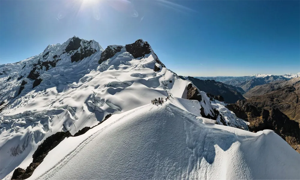 HUARAZ: ESCALADA PICO MATEO – AVENTURA EN LA CORDILLERA BLANCA